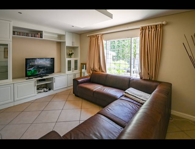 7 BEDROOM HOUSE FOR SALE IN HIGHLANDS HILLS